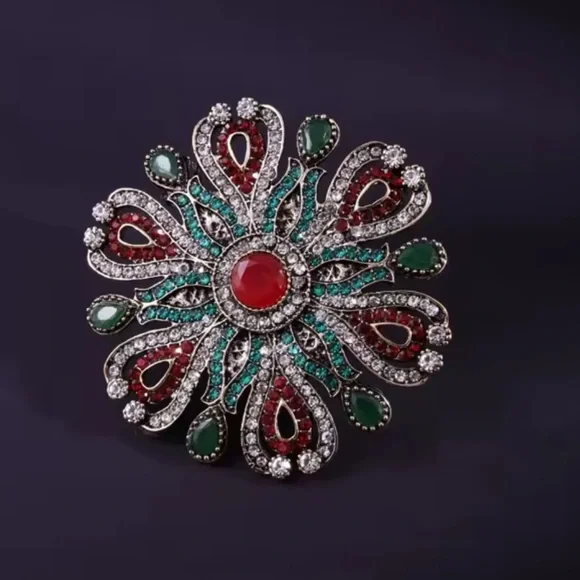 Vintage Baroque Queen Crystal Elegant Brooch - Picture 6 of 13